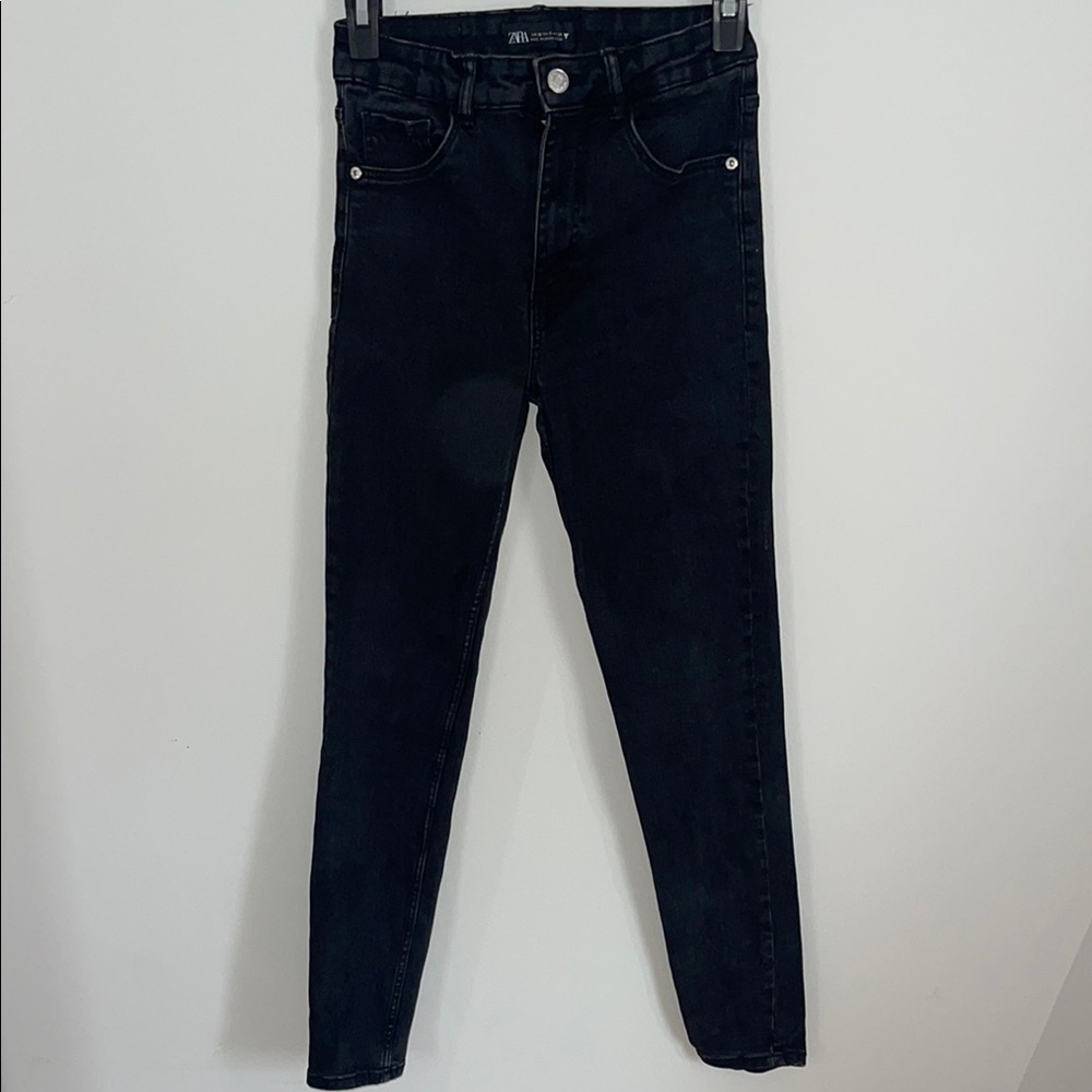 Zara Black Skinny Jeans Sleek and Stylish size 4 excellent condition